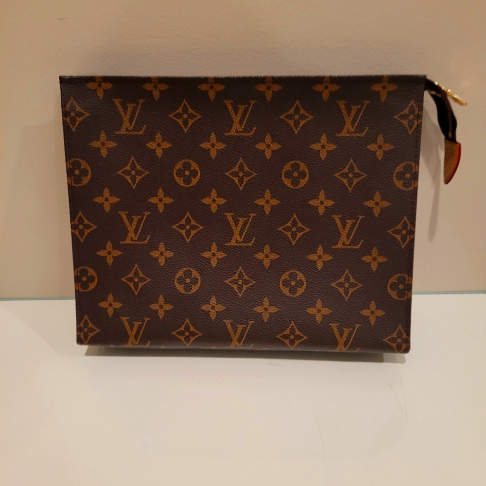 Louis Vuitton Toiletry 26 bag